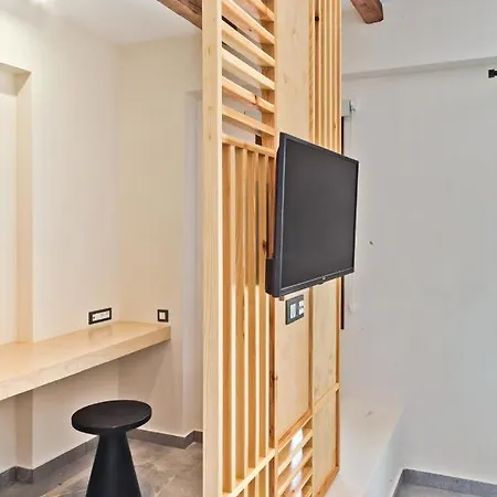 Ypsilos Adults Only Кира Панагя