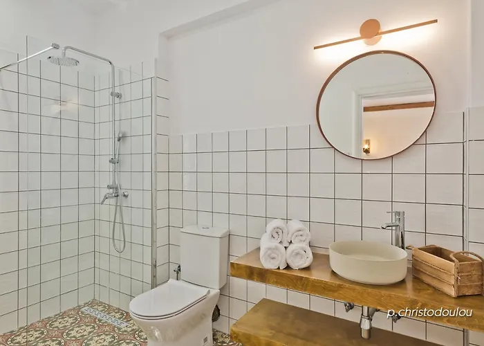 Ypsilos Adults Only * Kyra Panagia